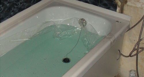 Установкой акрилового вкладыша | Болотное